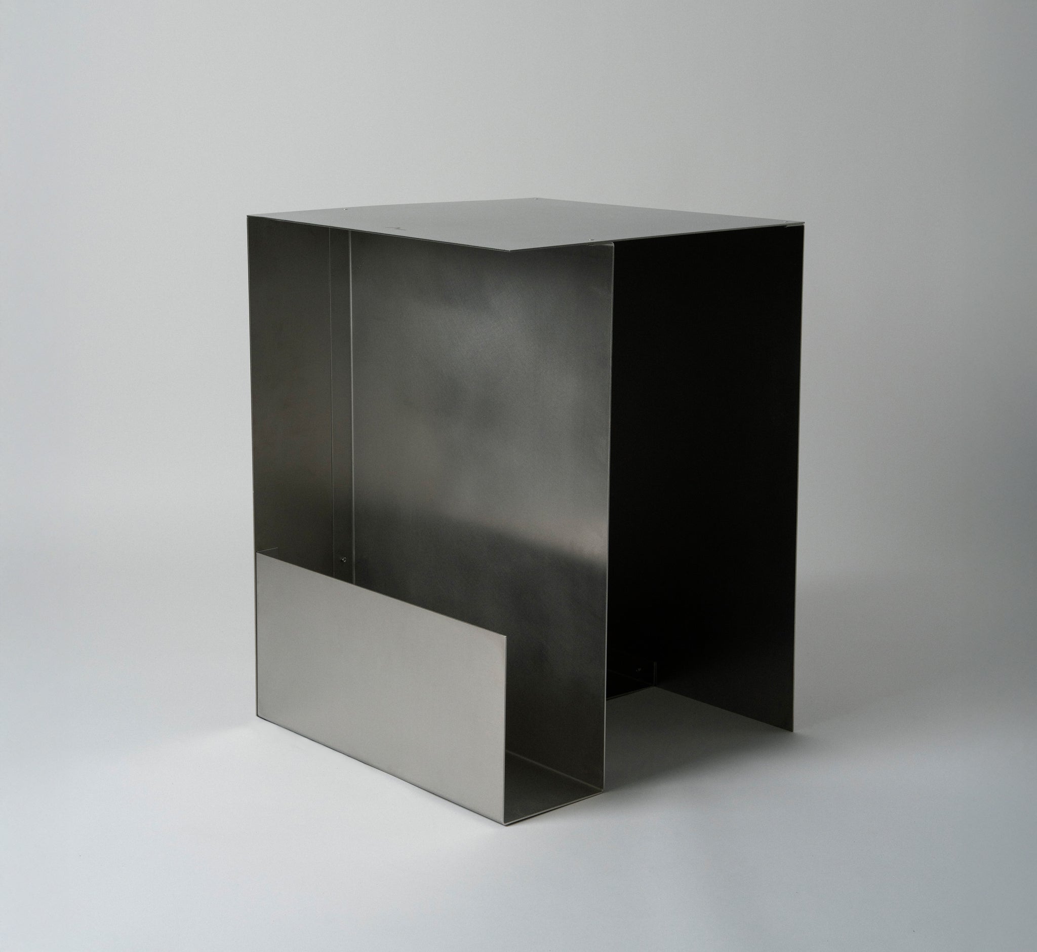 METAL DESK [001]
