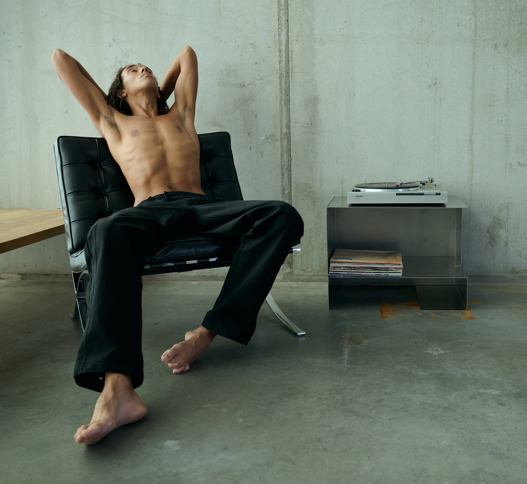 METAL DESK [001]