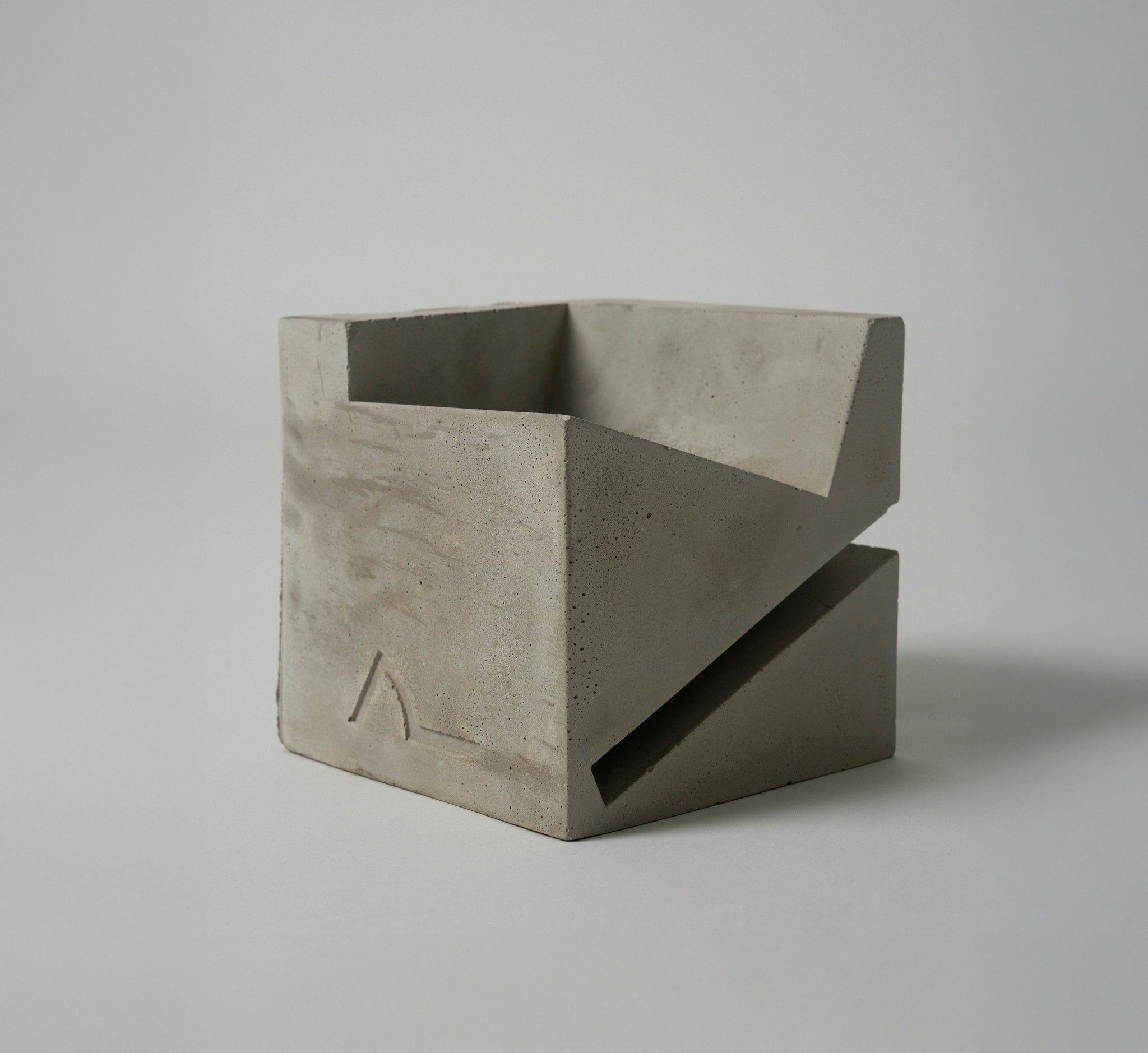 CONCRETE TRAY [001]