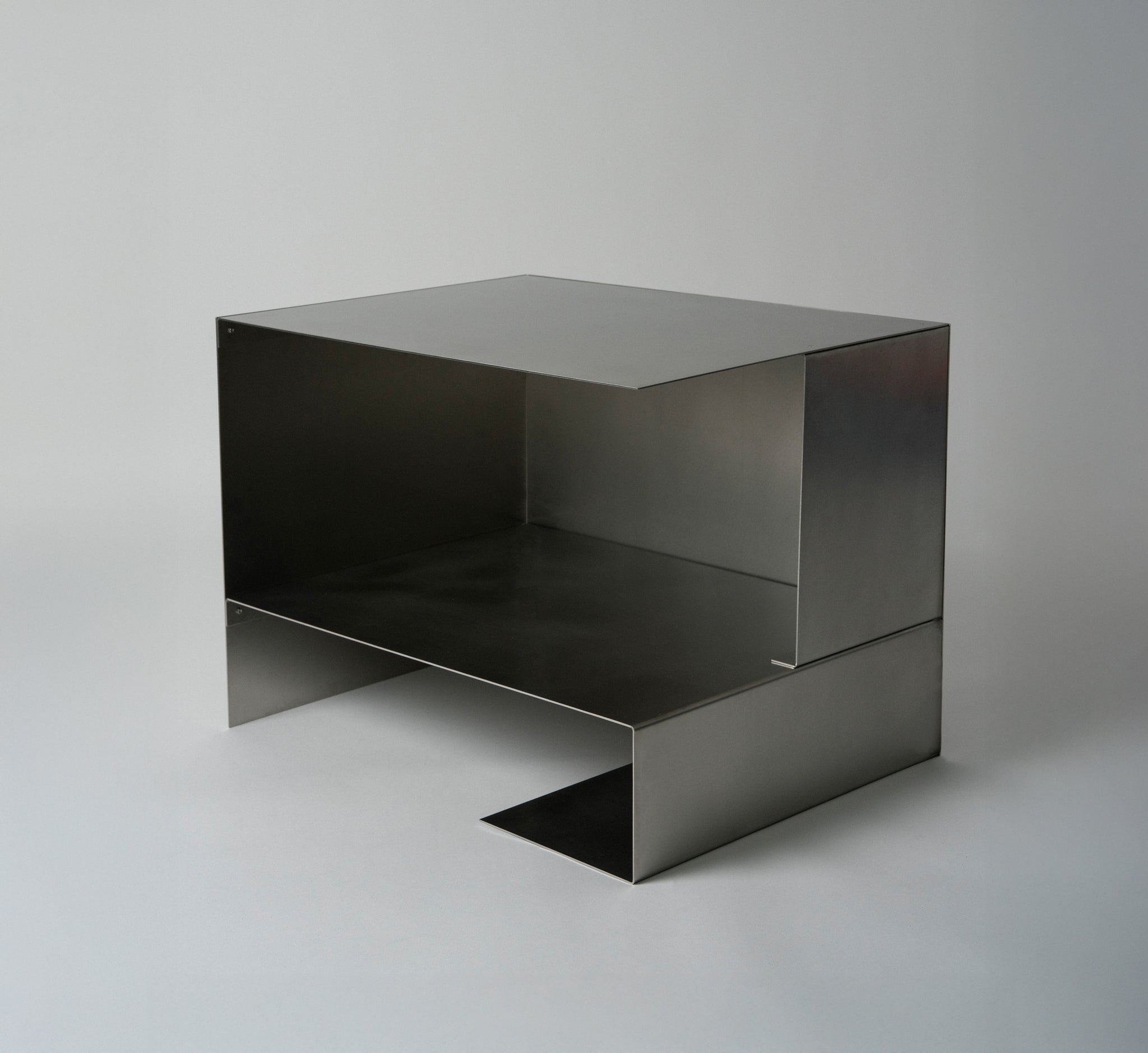 METAL DESK [001]